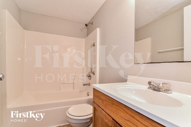 Building Photo - 2229 W 58th St