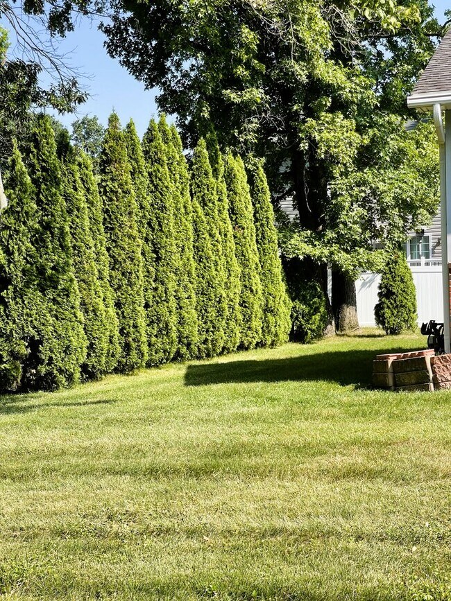 Building Photo - 10437 Cable Ave
