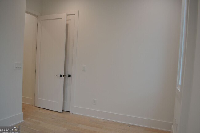 Building Photo - 370 2nd St