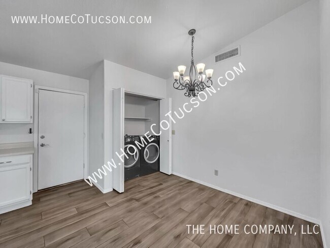 Building Photo - 1519 W Bloomfield Pl