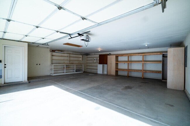 Building Photo - 984 Larkspur Rd