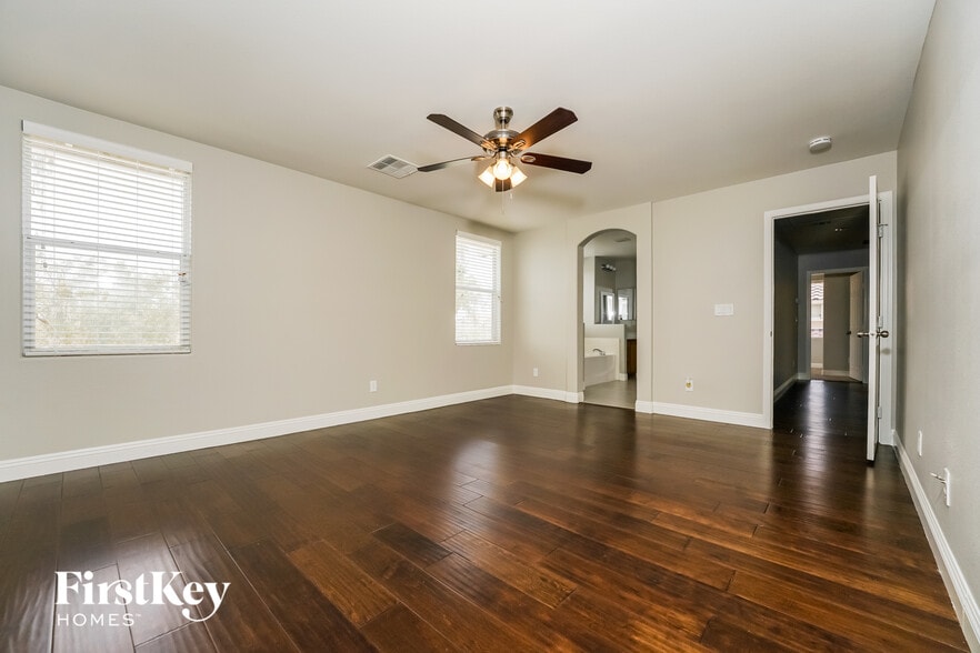 Building Photo - 5520 Latrobe Bluff St