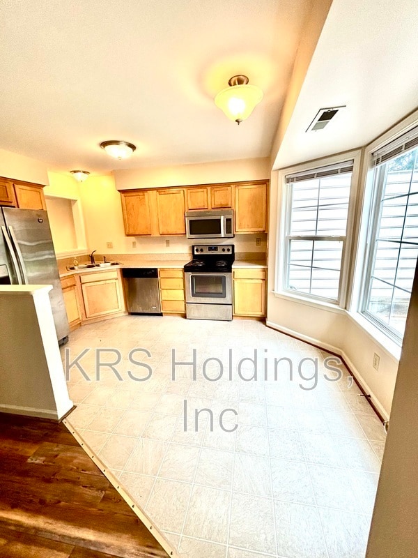 Building Photo - 1424 Ashland Dr