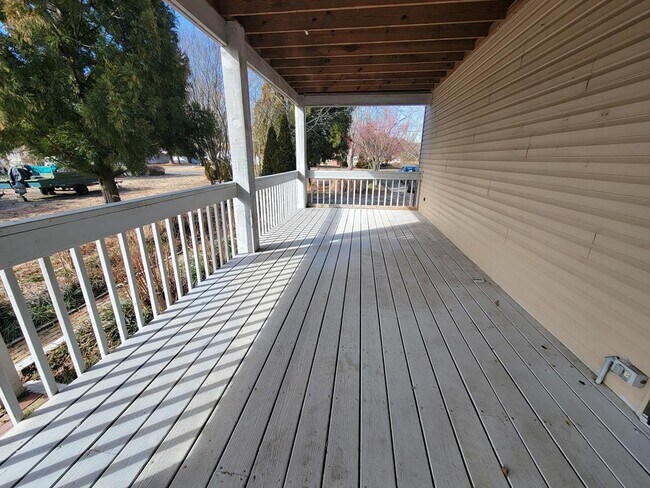 Building Photo - 33 Brooklyn Ave