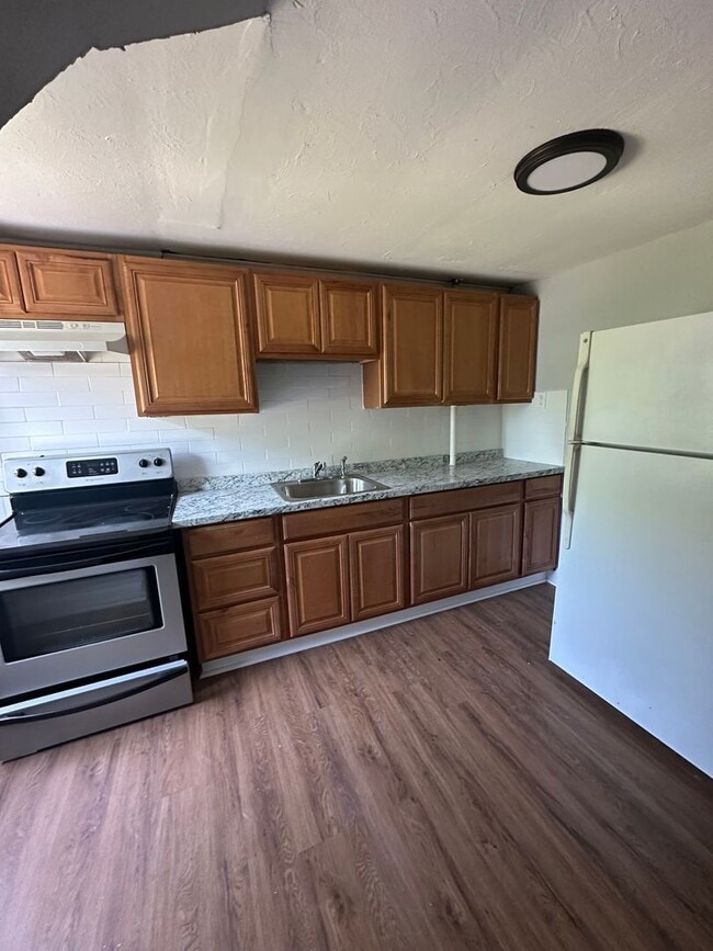 Building Photo - 3RD FLOOR Apartment For Rent! 1bed/1 Bath