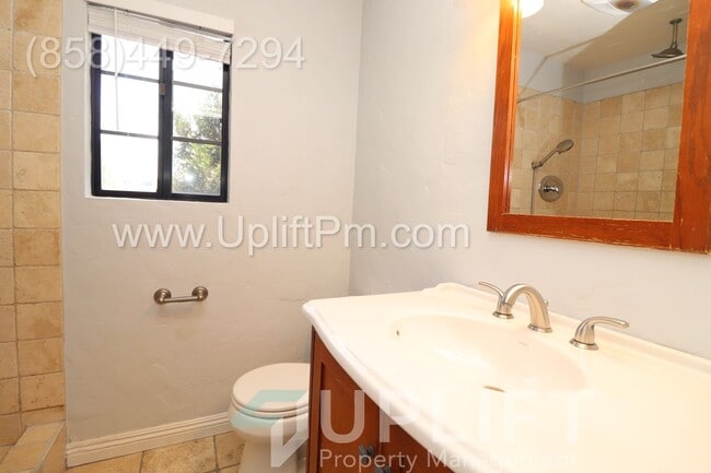 Building Photo - Casita Way (4025)