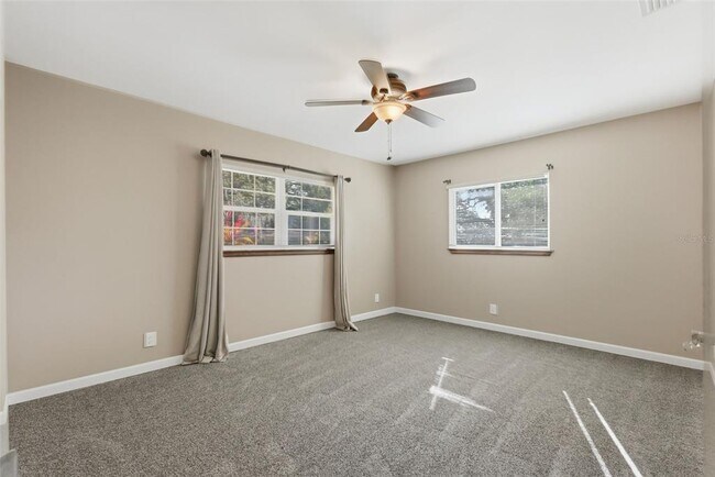 Building Photo - 5080 Oaklawn Ln