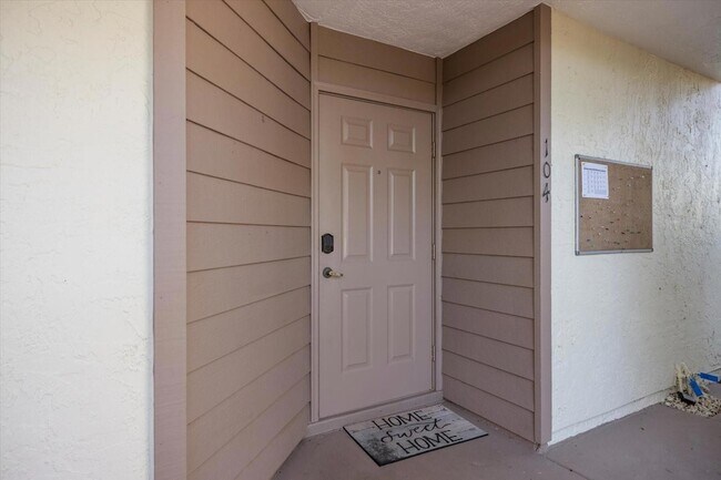 Building Photo - 772 Bird Bay Dr N