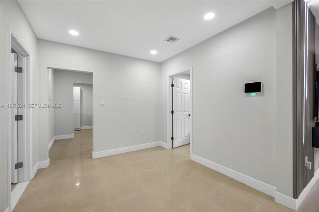 Building Photo - 2244 SW 10th St