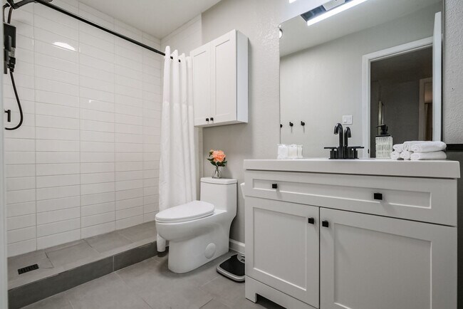 Building Photo - 2507 Montrose Blvd