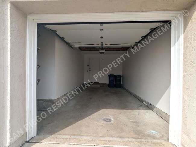 Building Photo - 15921 Avenida Villaha