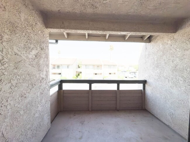 Building Photo - 2 BEDROOM 2 BATH CONDO IN GATED COMMUNITY ...