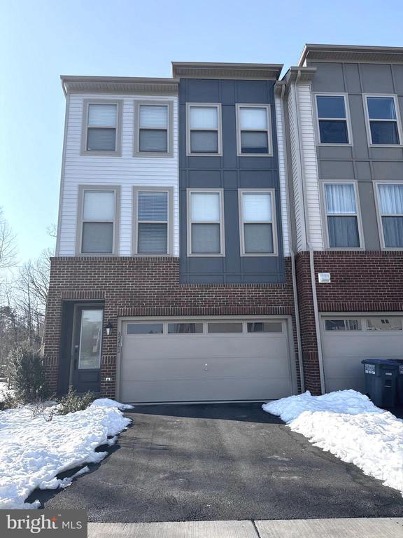 Building Photo - 42462 Dogwood Glen Square