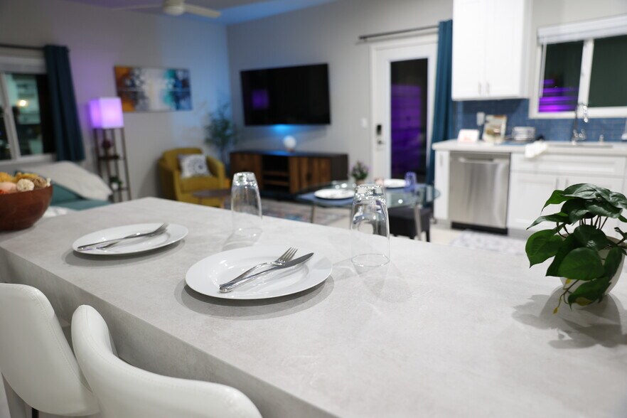 Building Photo - 13826 Caliente Dr