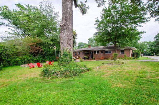 Building Photo - 5122 Lavista Rd