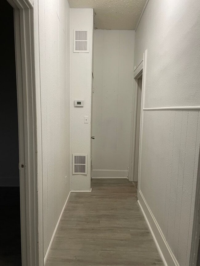 Building Photo - 3 bedroom 2 Bath $875