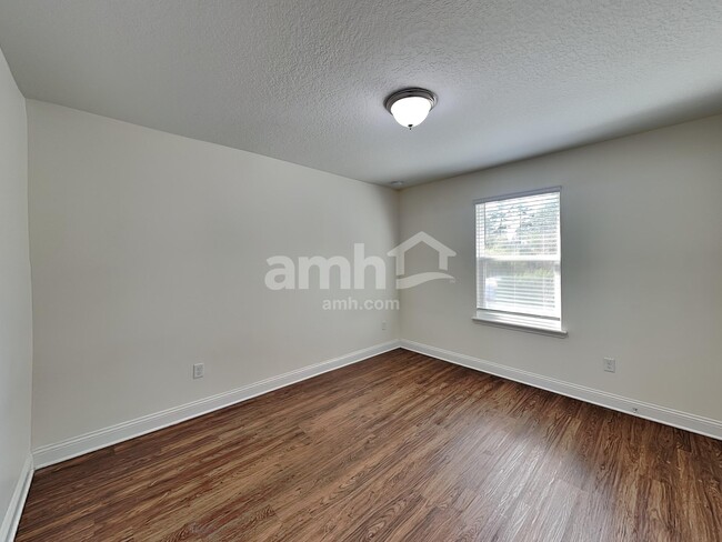 Building Photo - 3132 Creek Village Ln