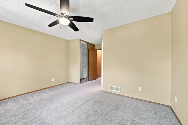 Building Photo - $2,470.95, 2 Bed, 2.5 bath Townhome in Centennial with in unit Laundry!