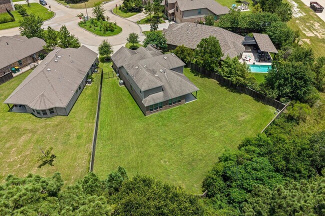 Building Photo - 10 Log House Ct