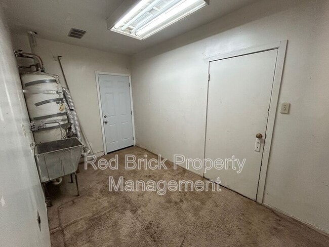 Building Photo - 7090 Louise Ave