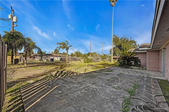 Building Photo - 21 E Walnut Ave