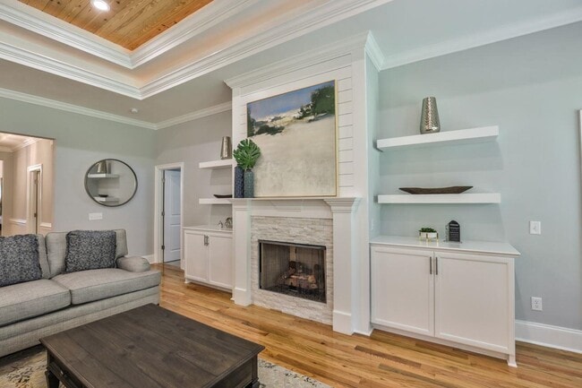 Building Photo - 2404 Sweet Valley Hts