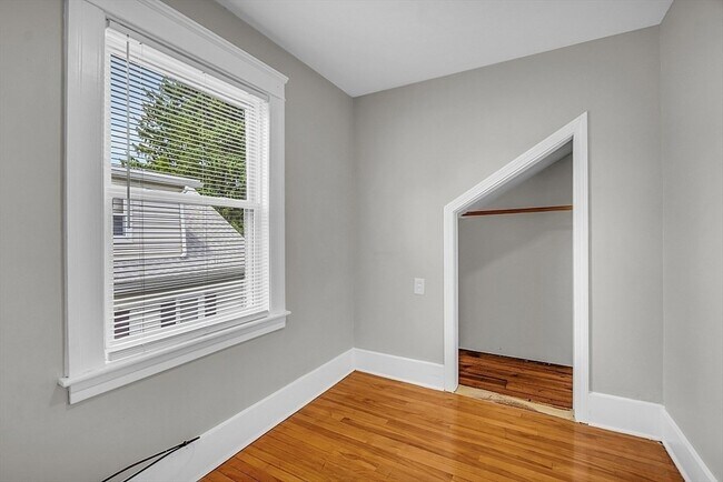 Building Photo - 36 Rowena St