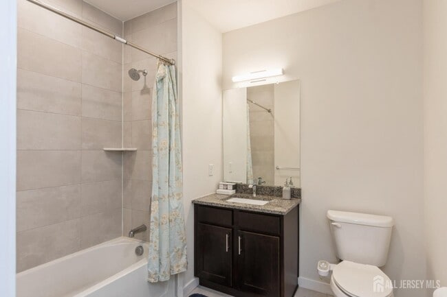 Building Photo - 727 Lorhan Dr