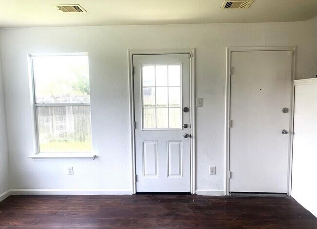 Building Photo - 8154 Arrington Forest Ln
