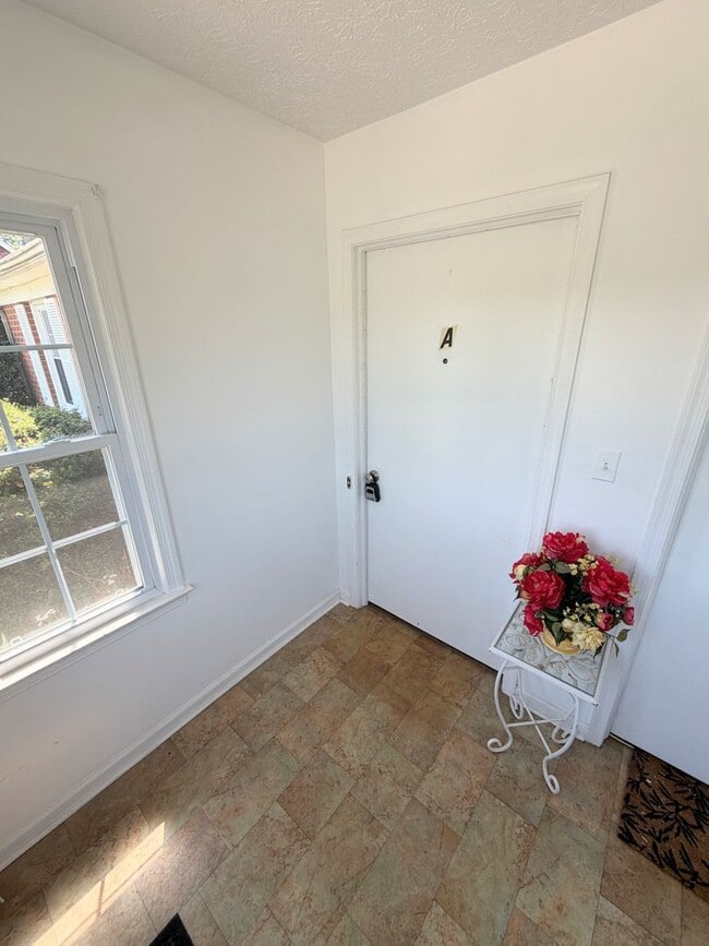 Building Photo - 919 Sandusky Dr