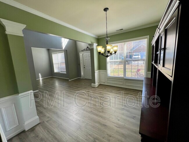 Building Photo - 1316 Emory Ln NW