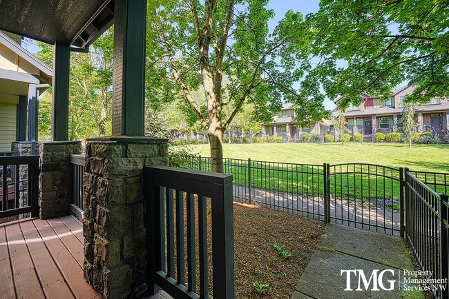 Building Photo - Gorgeous Two Bedroom Townhome in Hillsboro!