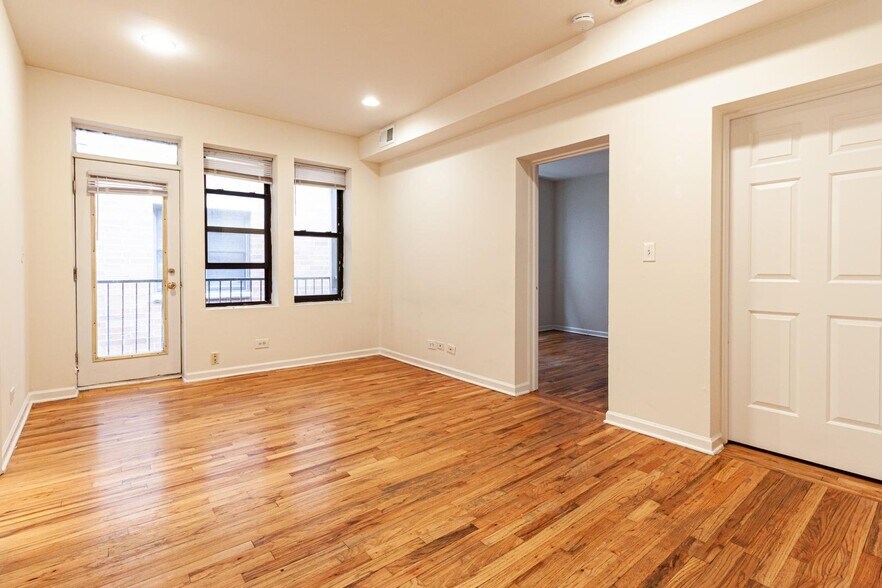 Building Photo - 917 W Dakin St