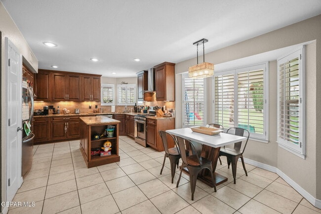 Building Photo - 6052 Bandolero Dr