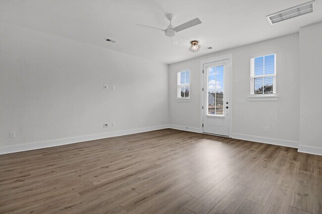 Building Photo - Luxury Townhome in Midtown Nexton