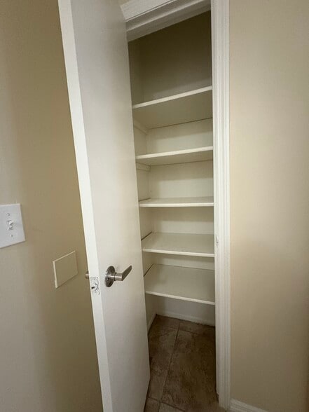 Linen Closet - 914 Osceola Trl
