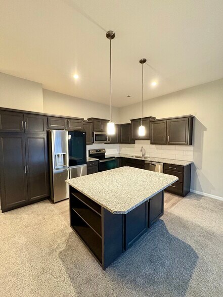 Building Photo - 7568 Woodhaven Ct