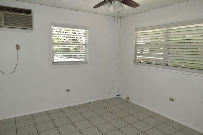 Building Photo - 661 Colson Dr