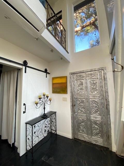 Building Photo - 2144 Sunset Plaza Dr