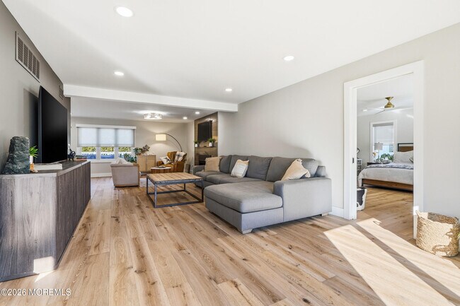 Building Photo - 8 Jackson Ct