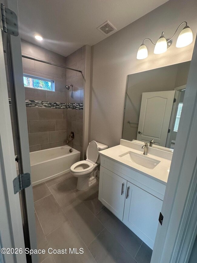 Building Photo - 893 Altura Ave SE