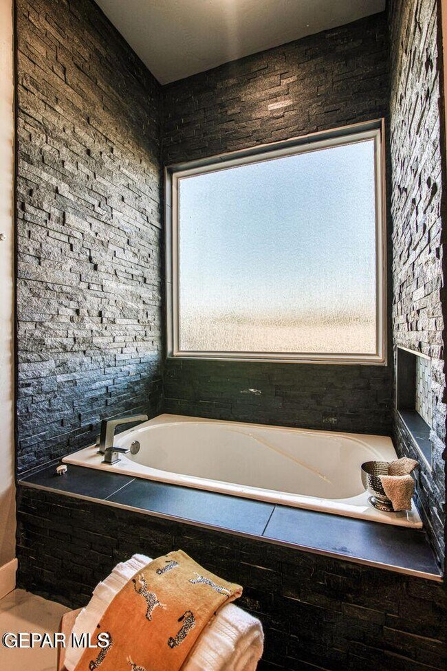 Building Photo - 6716 Rio Haciendas