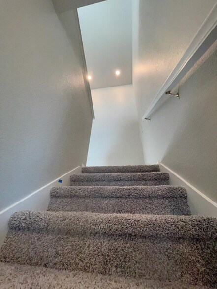 Building Photo - 817 Morning Glory Rd