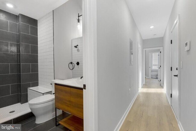 Building Photo - 919 N 15th St