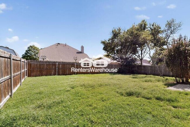 Building Photo - MOVE IN READY Denton Home