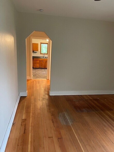 hall view - 4903 Terminal Dr
