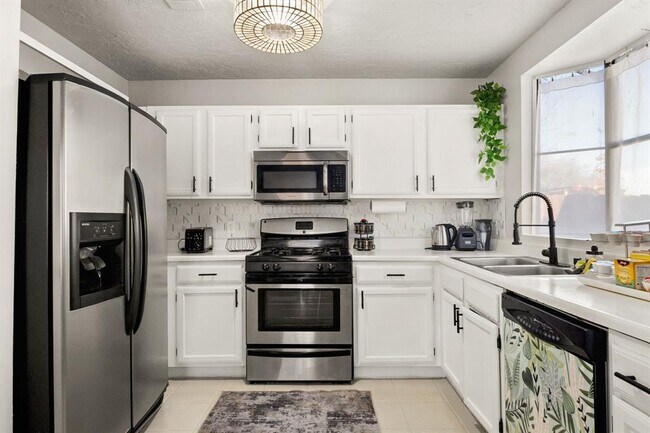 Building Photo - 5400 Alexis Cove