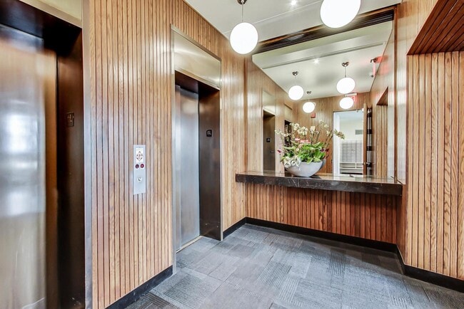 Building Photo - 1110 N Lake Shore Dr