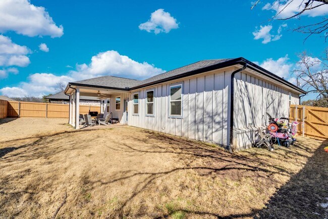 Building Photo - 5622 Mesa Loop