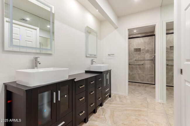 Building Photo - 9645 W Kimberly Way